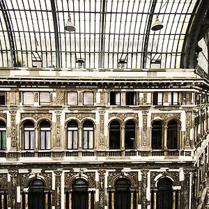 Pensionat Domus Sibyllina, Galleria Umberto I