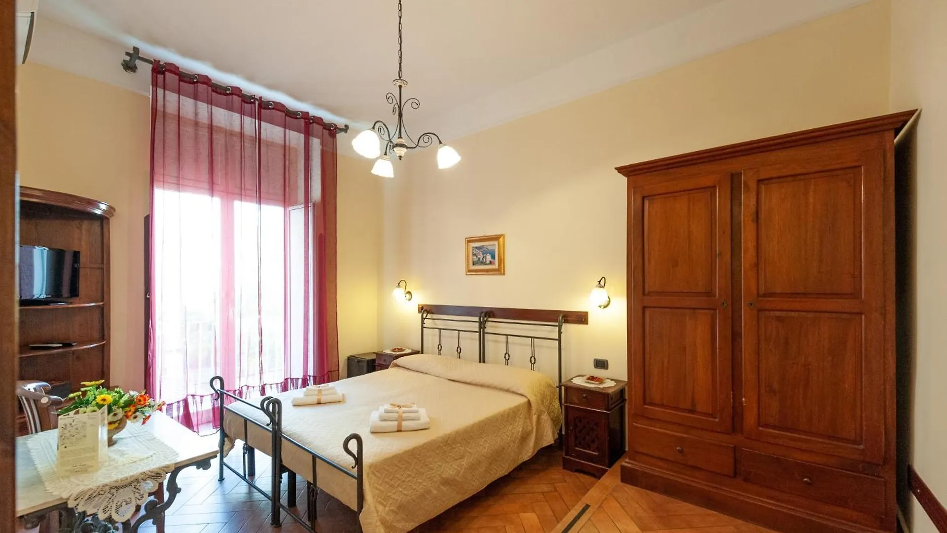 *** Affittacamere B&B Conte Cavour Napoli Italia